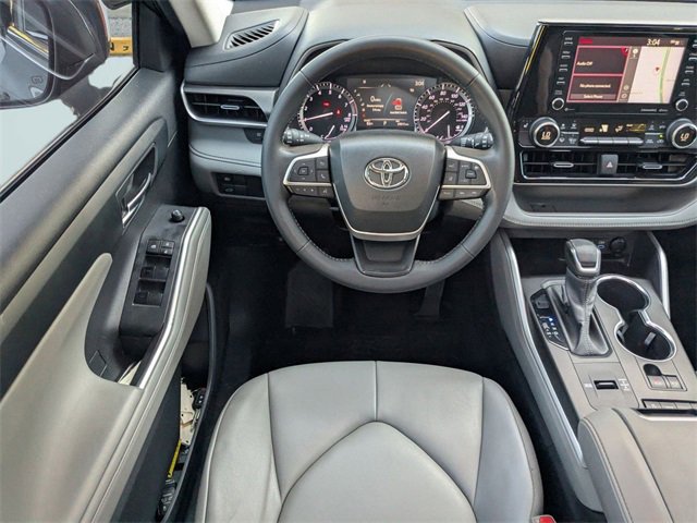 Used 2022 Toyota Highlander XLE image 17