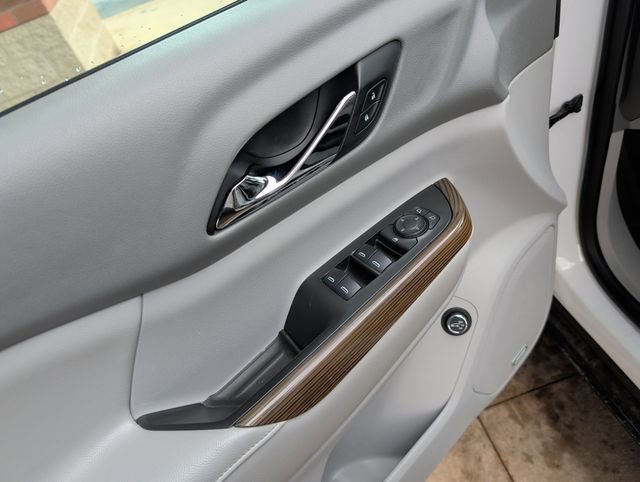 Used 2017 GMC Acadia SLE image 13