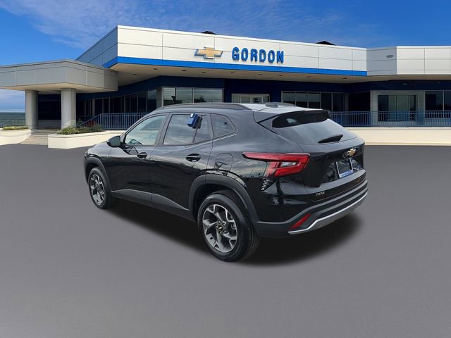 Used 2025 Chevrolet Trax LT w/ Driver Confidence Package image 3