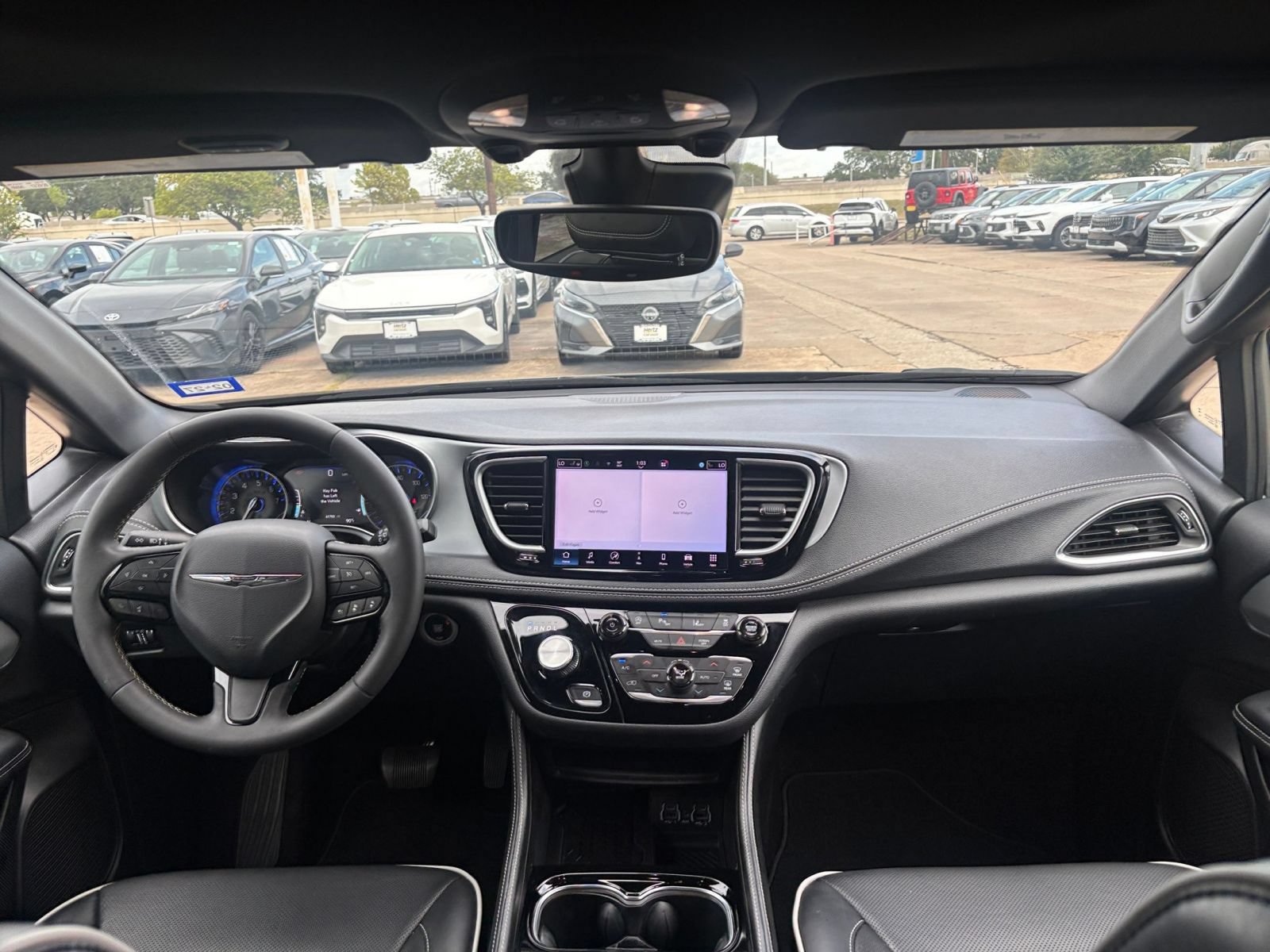 Used 2025 Chrysler Pacifica Limited FWD image 37