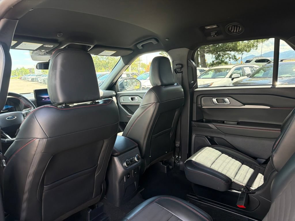 Used 2025 Ford Explorer ST-Line AWD/4WD image 19
