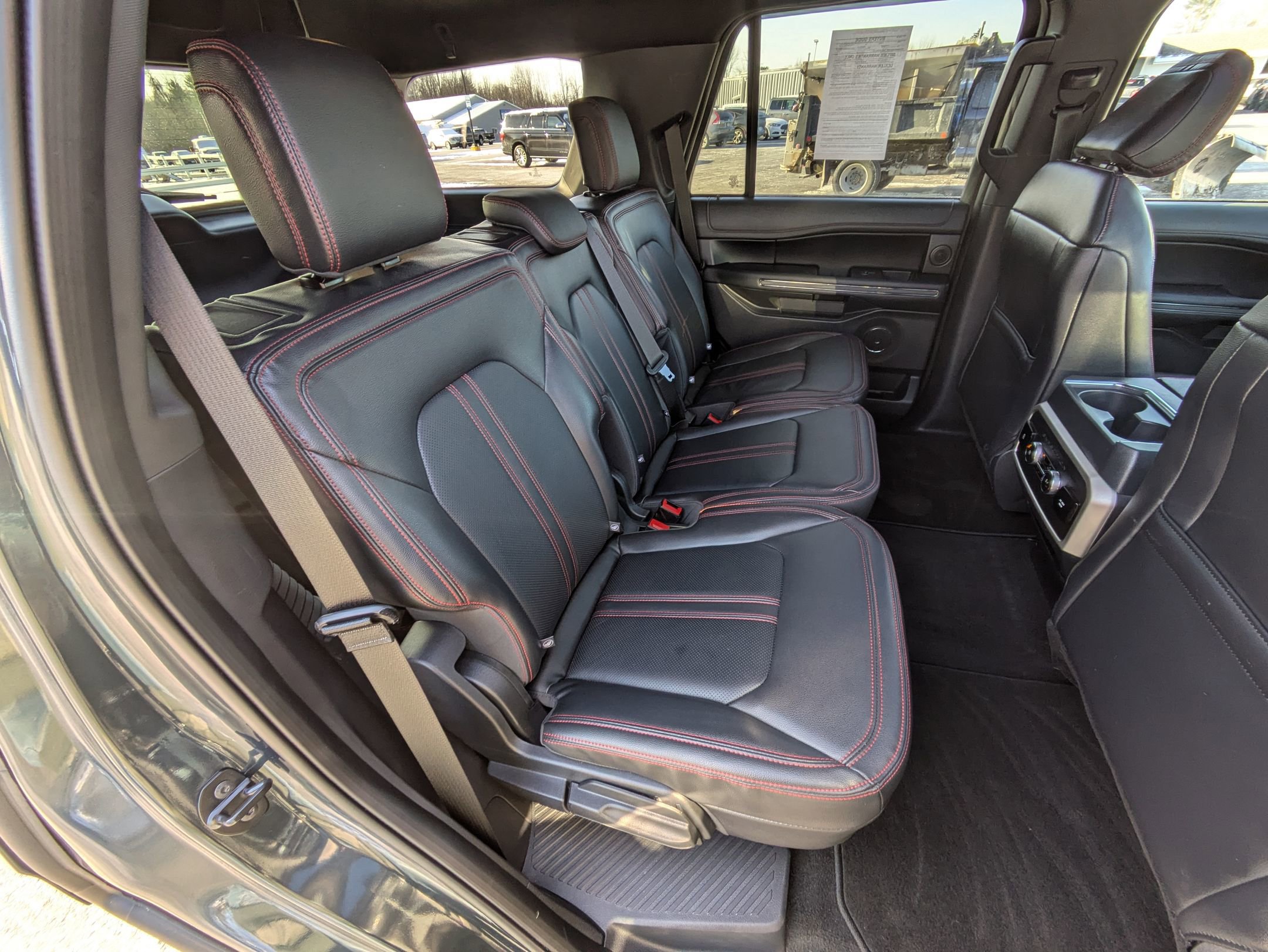 Used 2024 Ford Expedition Limited image 27