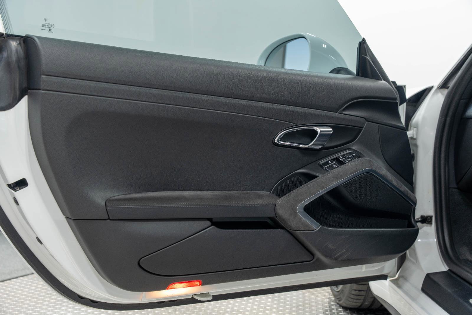 Used 2018 Porsche 911 Carrera GTS image 93