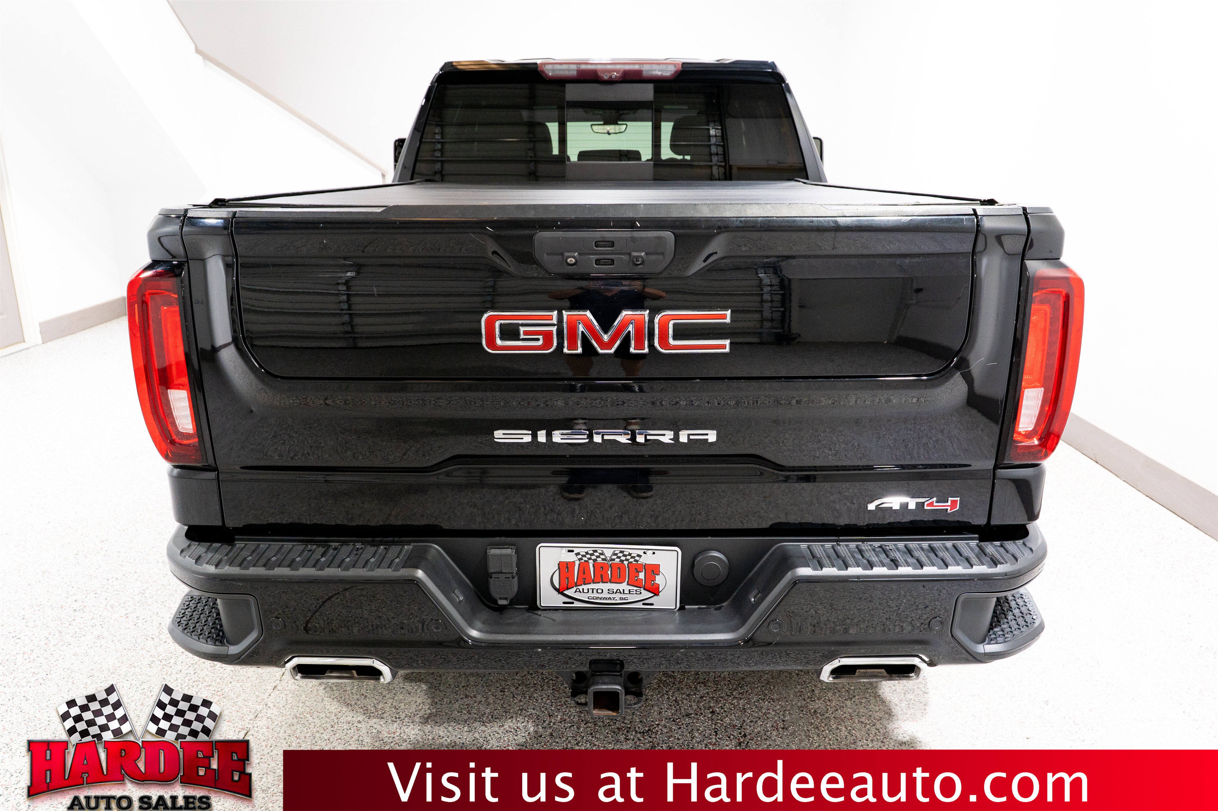 Used 2021 GMC Sierra 1500 AT4 w/ Technology Package AWD/4WD image 4