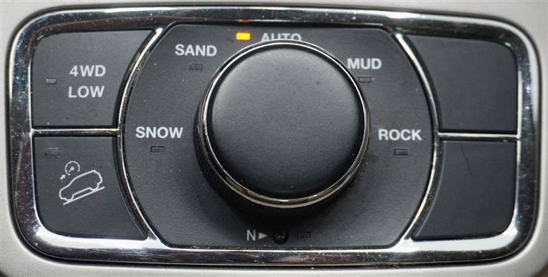 Used 2016 Jeep Grand Cherokee Limited w/ Luxury Group II AWD/4WD image 25