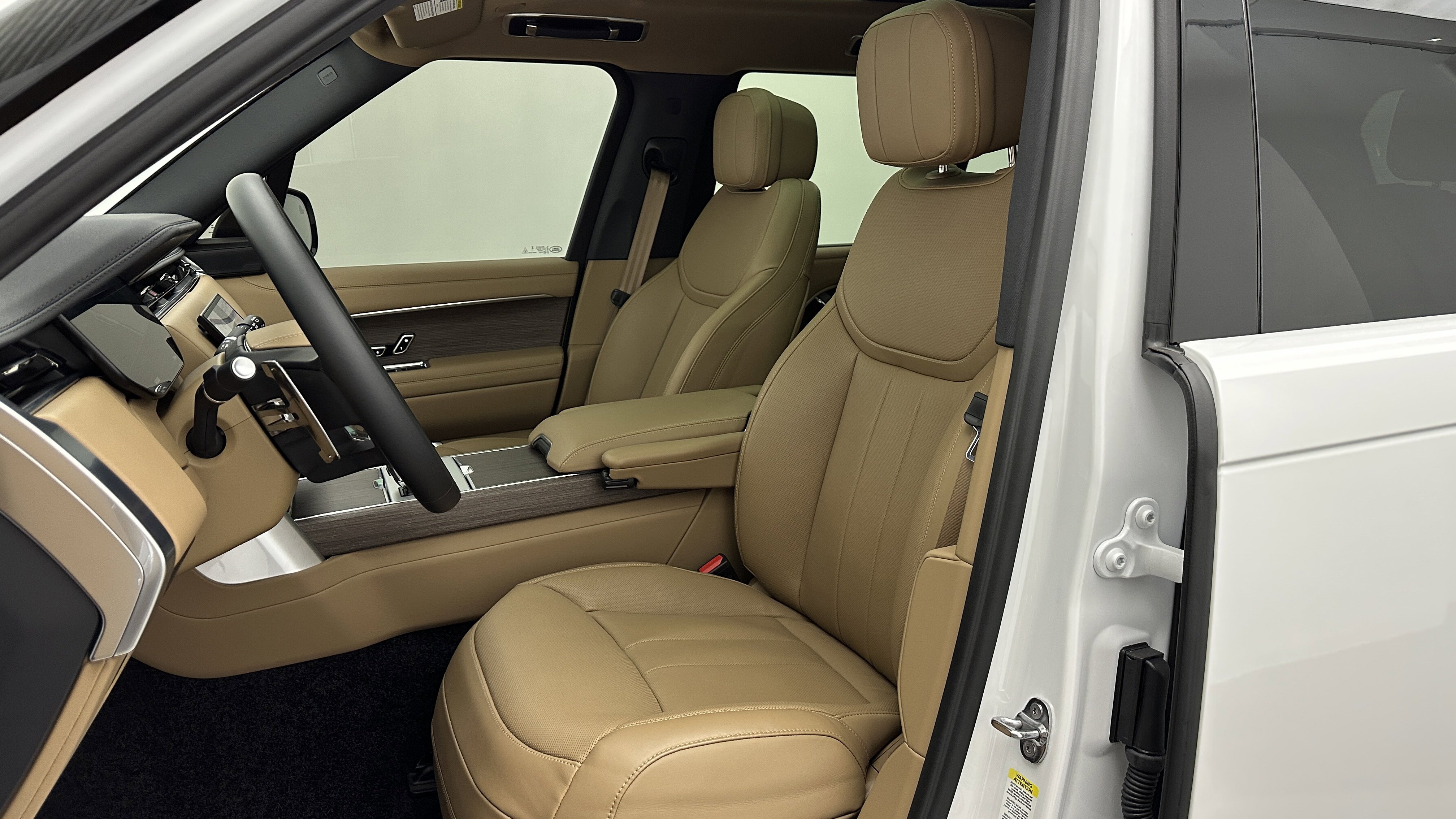 Used 2025 Land Rover Range Rover Long Wheelbase SE image 26