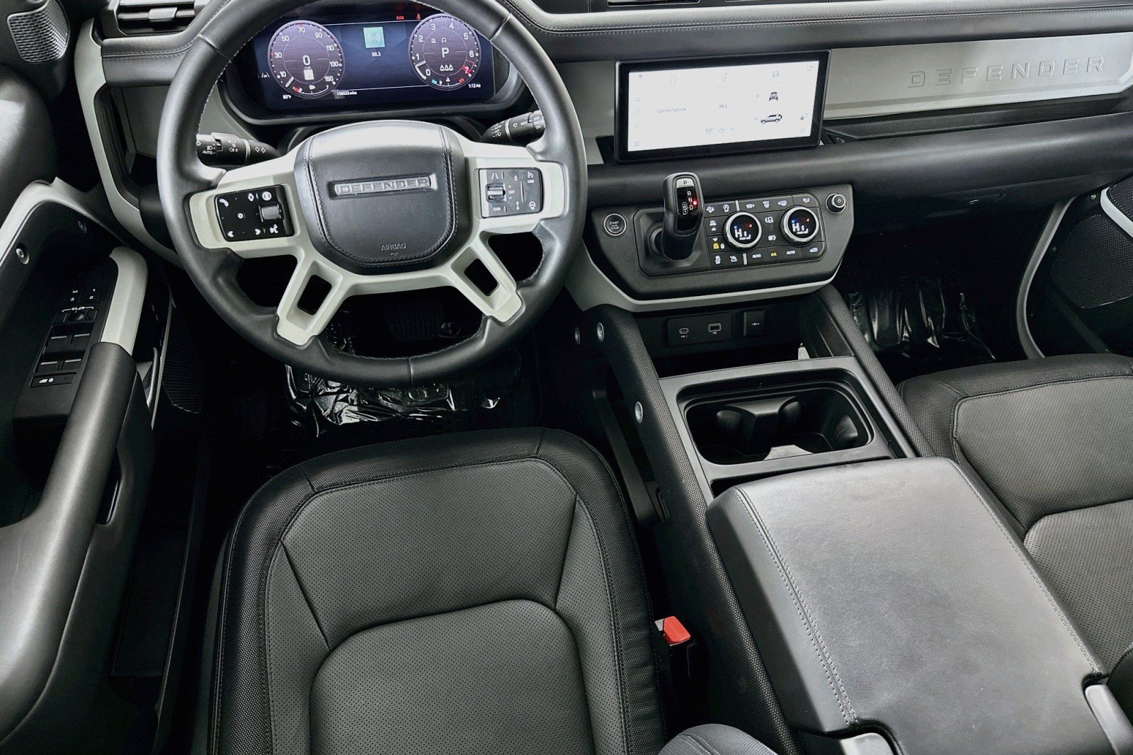 Used 2024 Land Rover Defender 110 X-Dynamic SE AWD/4WD image 5