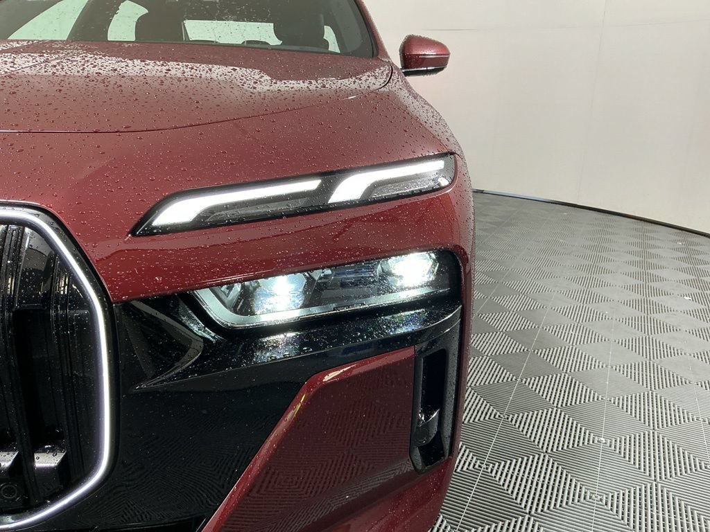 Certified 2025 BMW 740i xDrive w/ Premium Package AWD/4WD image 8