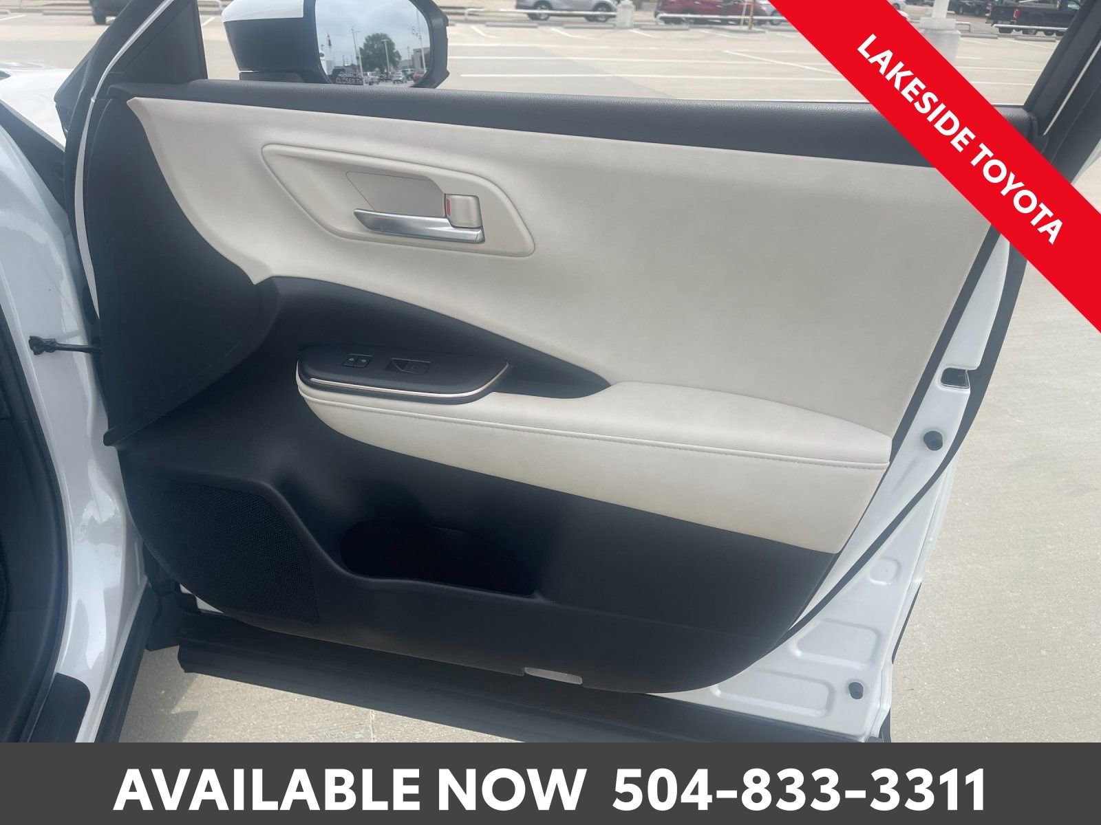 Used 2023 Toyota Crown Limited image 34