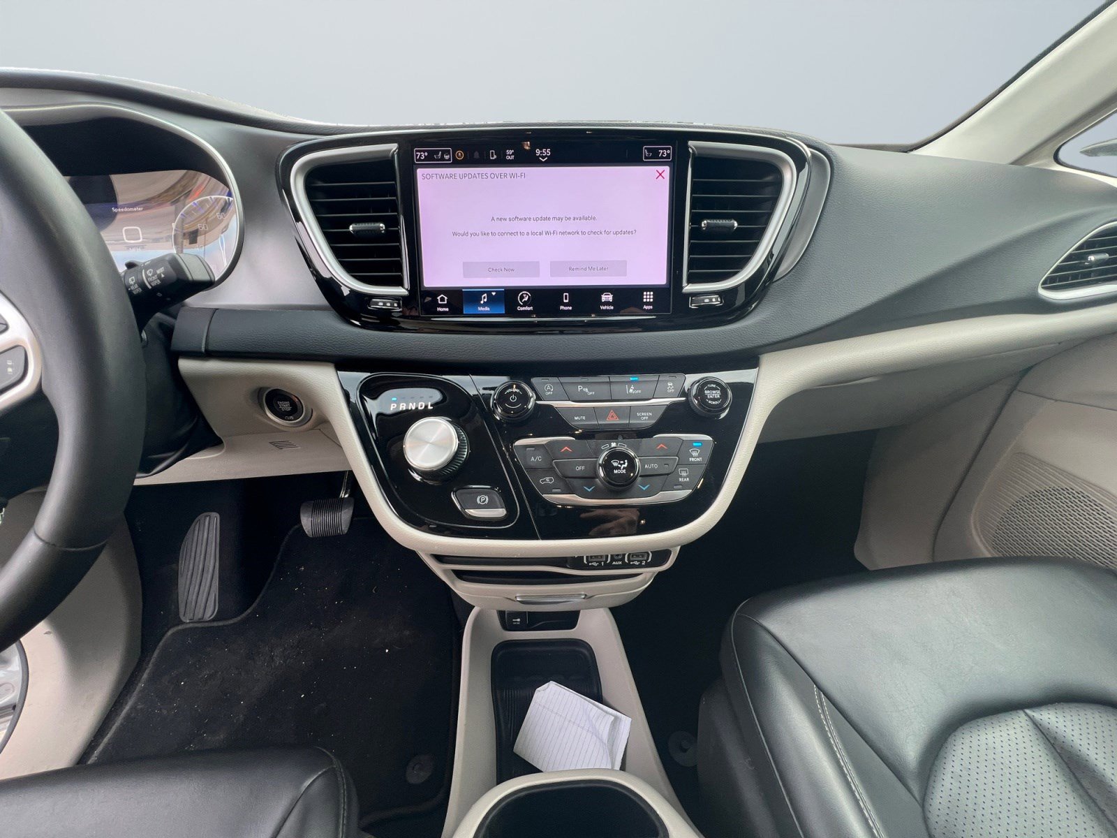 Used 2023 Chrysler Pacifica Touring-L image 13