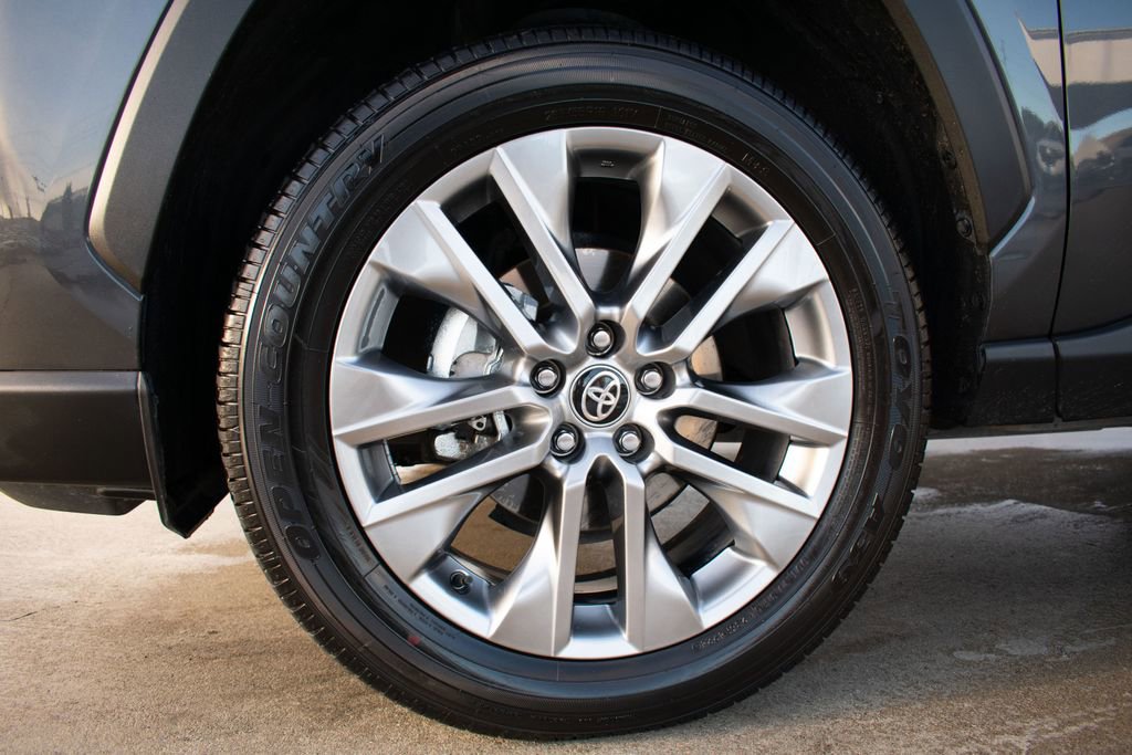 Used 2025 Toyota RAV4 XLE Premium image 29