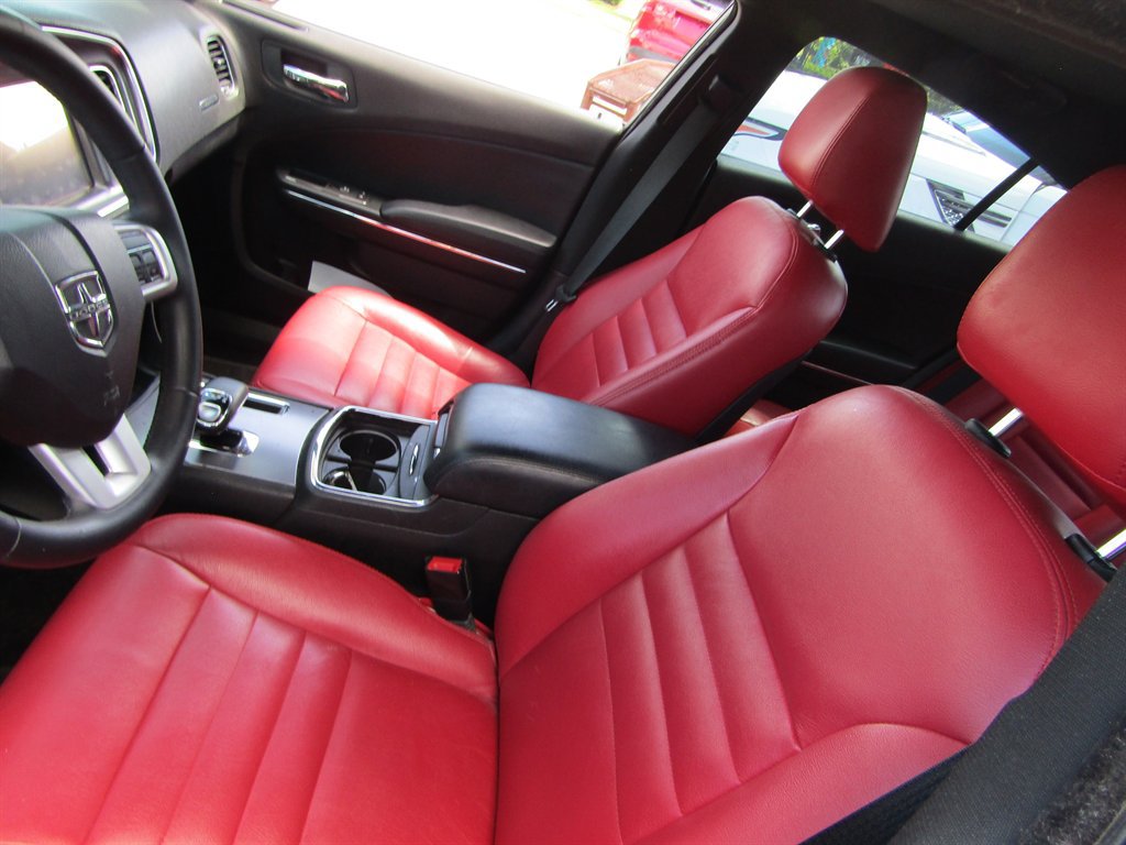 Used 2014 Dodge Charger SXT RWD image 9