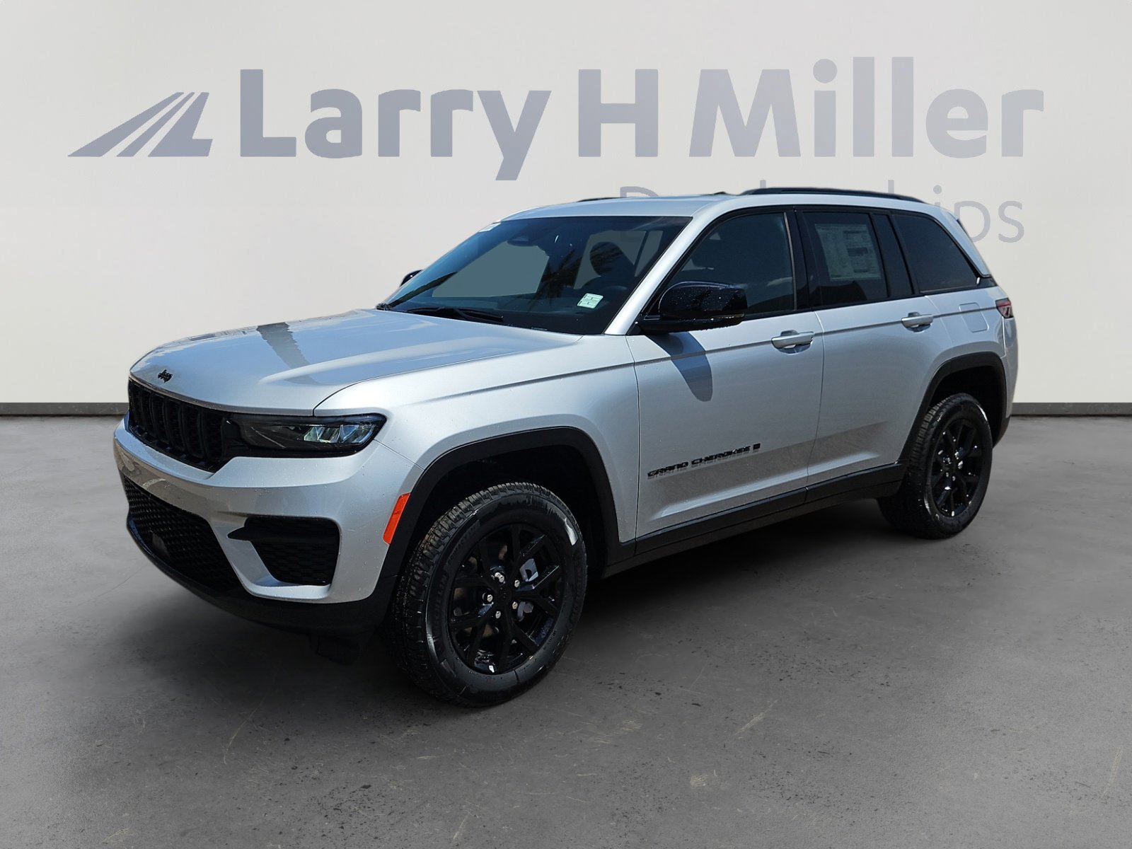 New 2025 Jeep Grand Cherokee Laredo