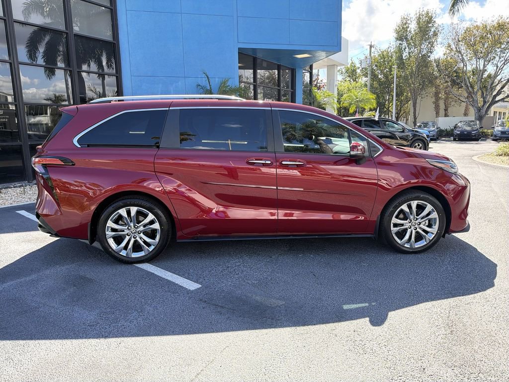 Used 2024 Toyota Sienna Platinum image 9