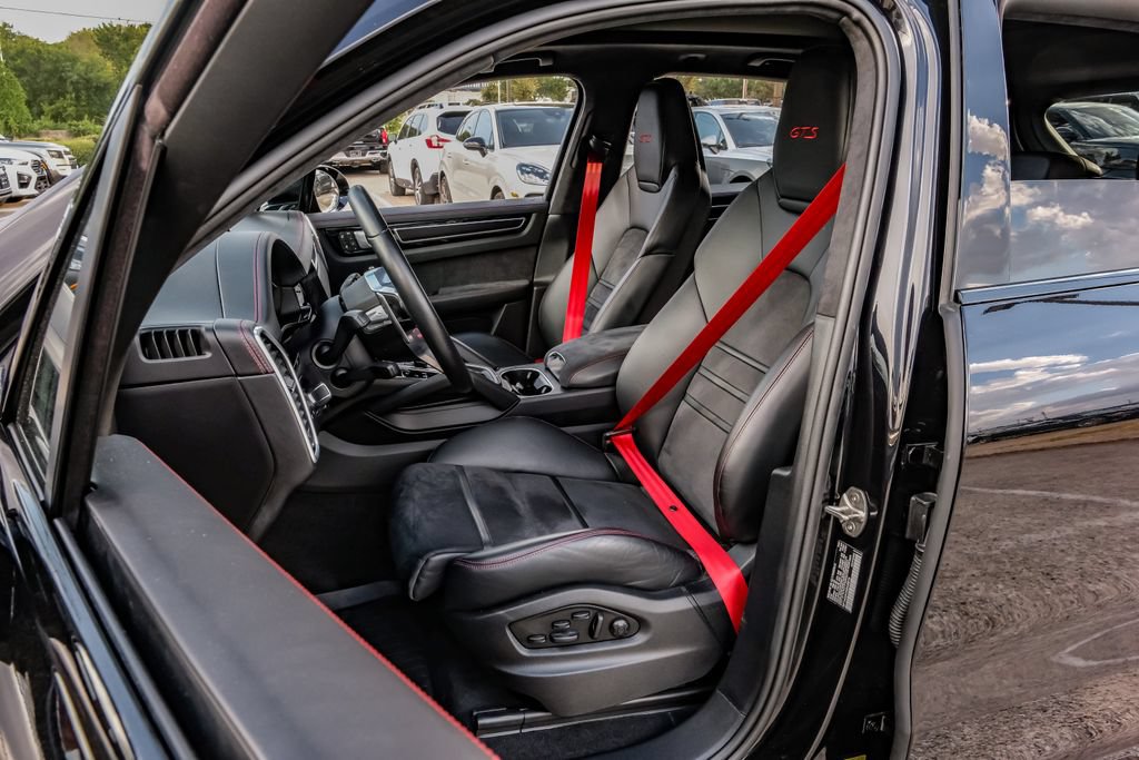 Used 2022 Porsche Cayenne GTS AWD/4WD image 37