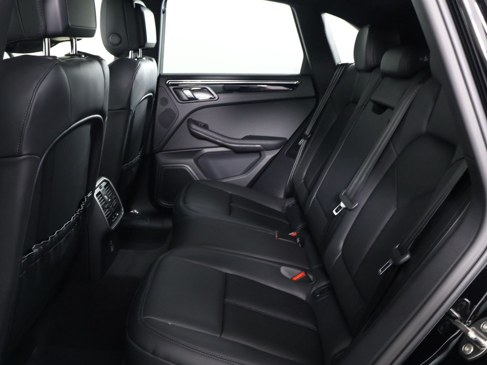 New 2026 Porsche Macan AWD/4WD image 18
