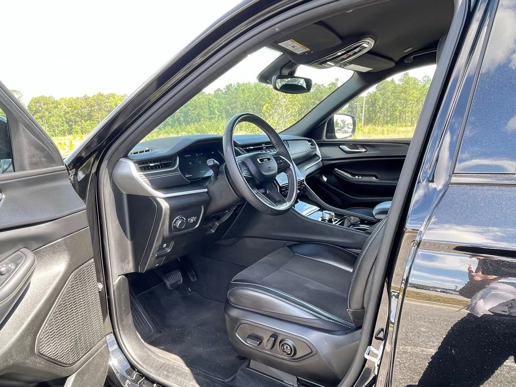 Used 2023 Jeep Grand Cherokee L Laredo AWD/4WD image 36