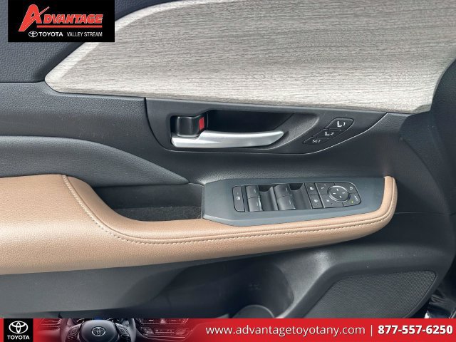 Used 2024 Toyota Grand Highlander AWD image 21
