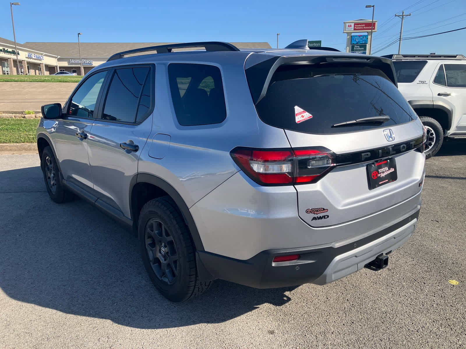 Used 2025 Honda Pilot TrailSport image 5