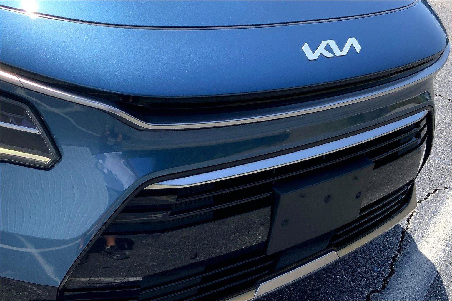 Used 2023 Kia Niro SX Touring FWD image 29