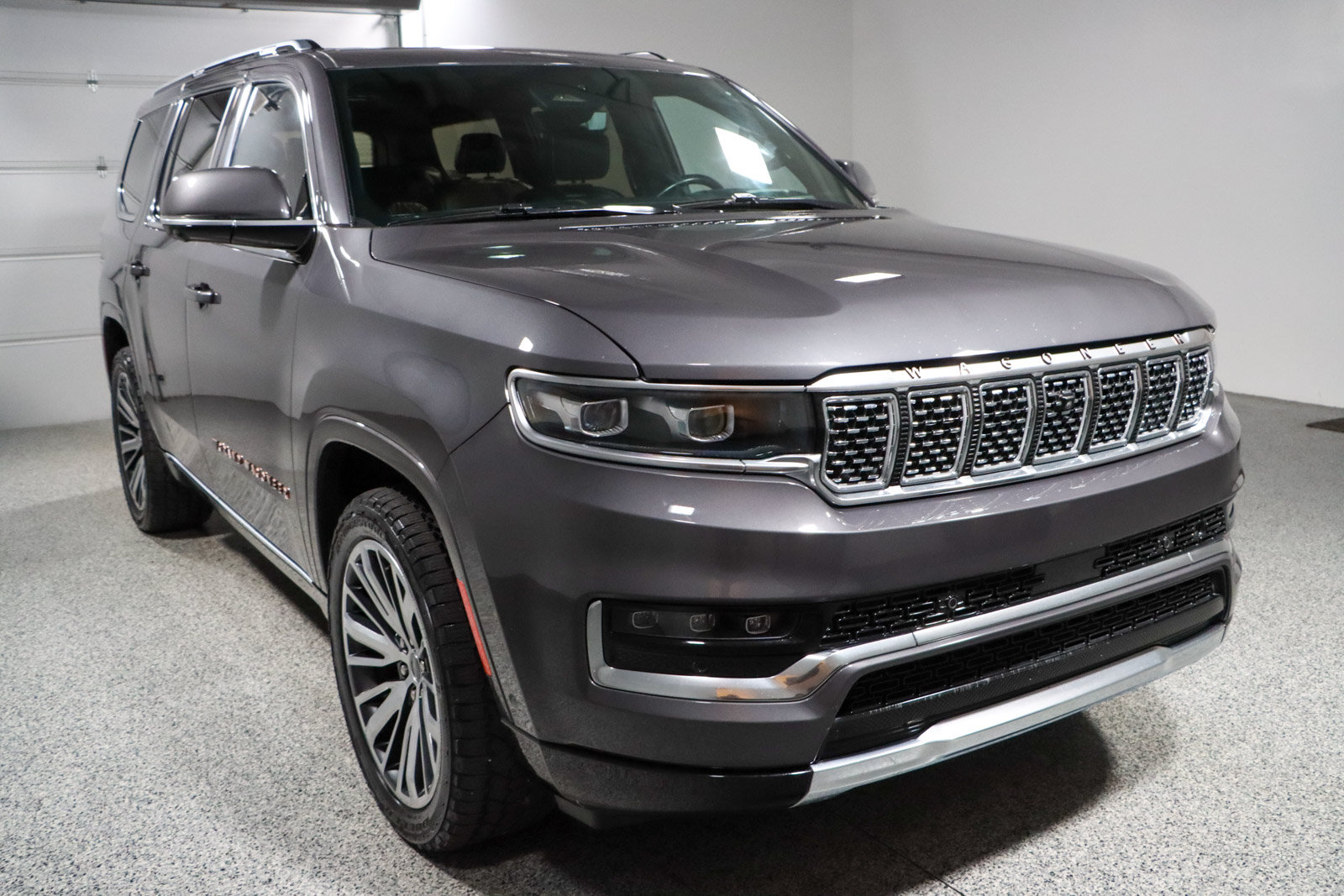 Used 2022 Jeep Grand Wagoneer Series III AWD/4WD image 5