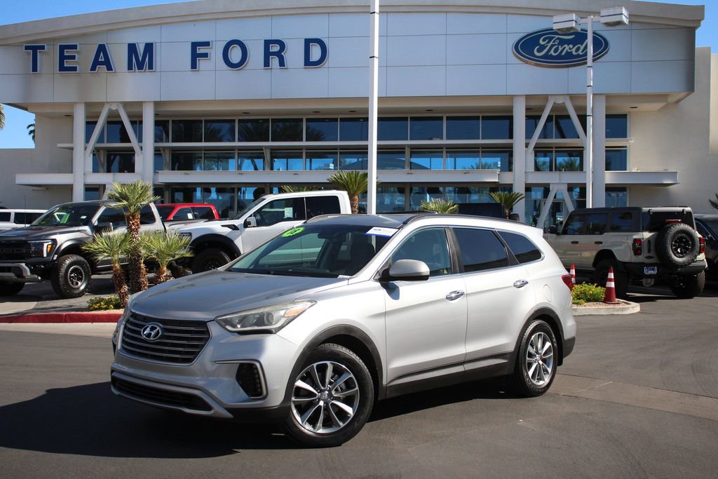 Used 2018 Hyundai Santa Fe SE FWD image 2