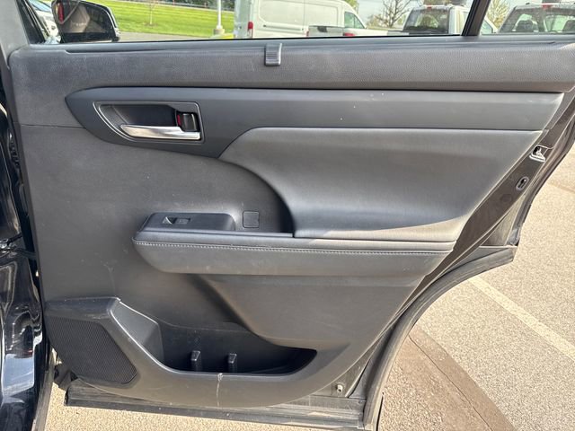 Used 2022 Toyota Highlander XSE AWD/4WD image 17