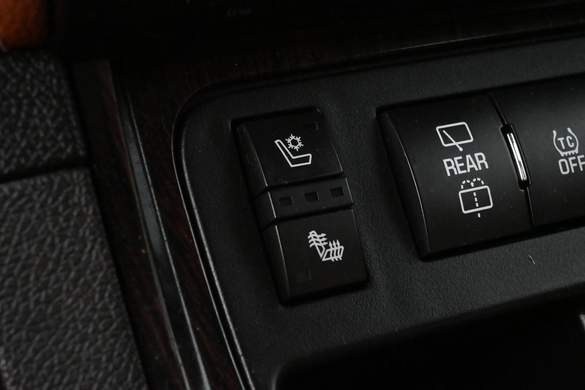 Used 2016 Chevrolet Traverse LTZ w/ LPO, 'HIT The Road' Package FWD image 15