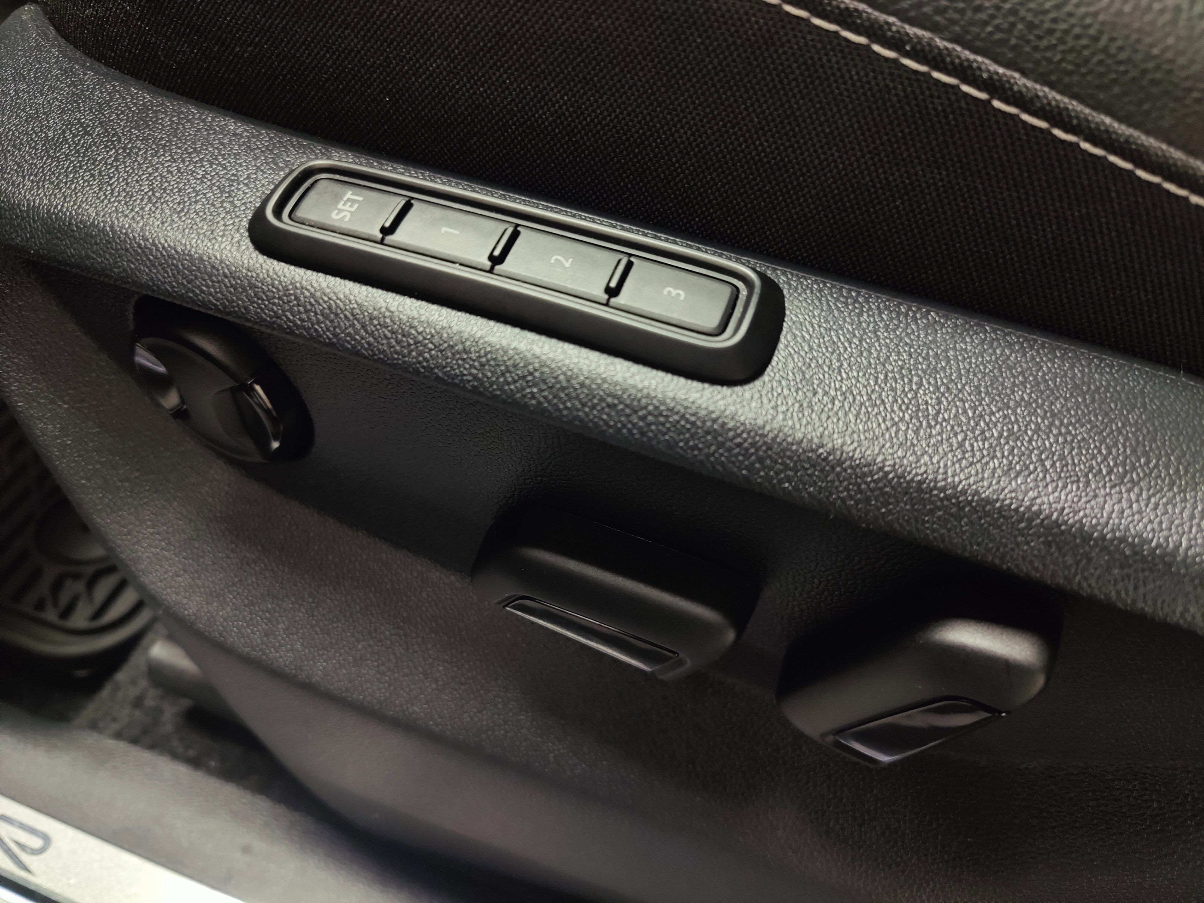 Used 2024 Volkswagen Tiguan SEL R-Line image 22