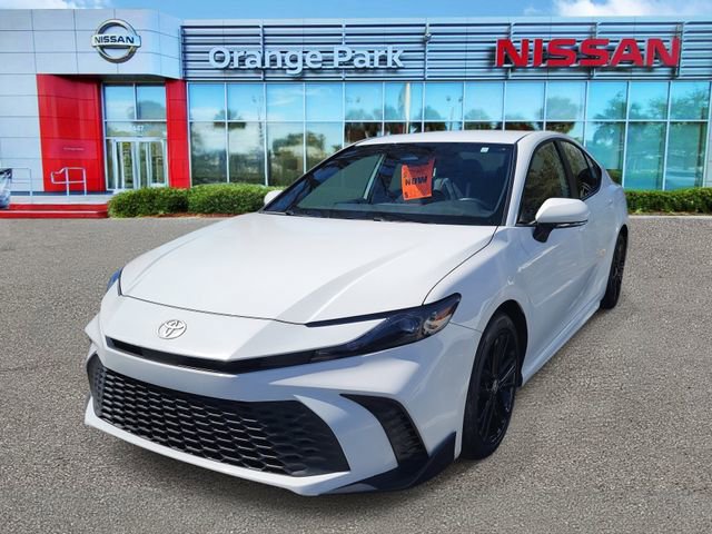 Used 2025 Toyota Camry SE w/ Convenience Package image 4