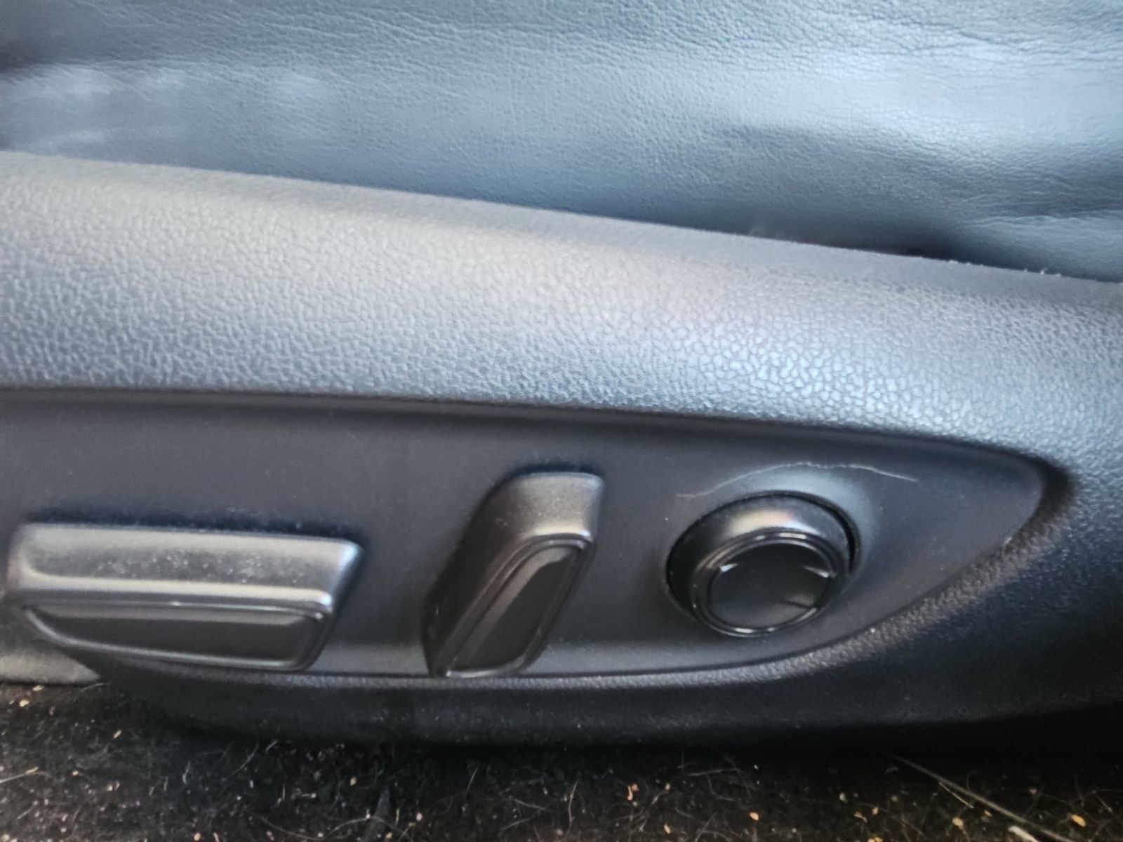 Used 2019 Toyota RAV4 Limited FWD image 6