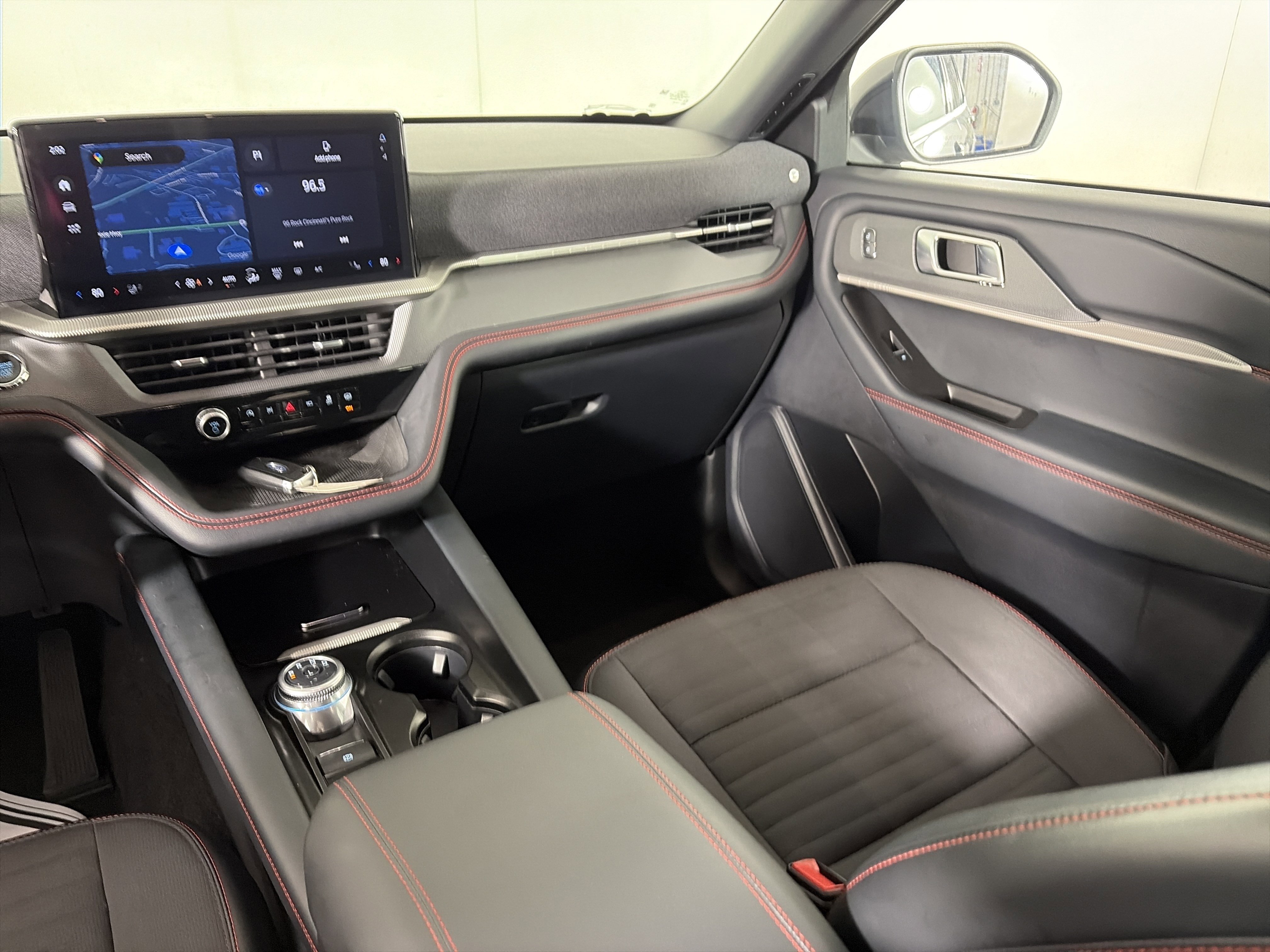 Used 2025 Ford Explorer ST-Line w/ ST-Line Street Pack image 43