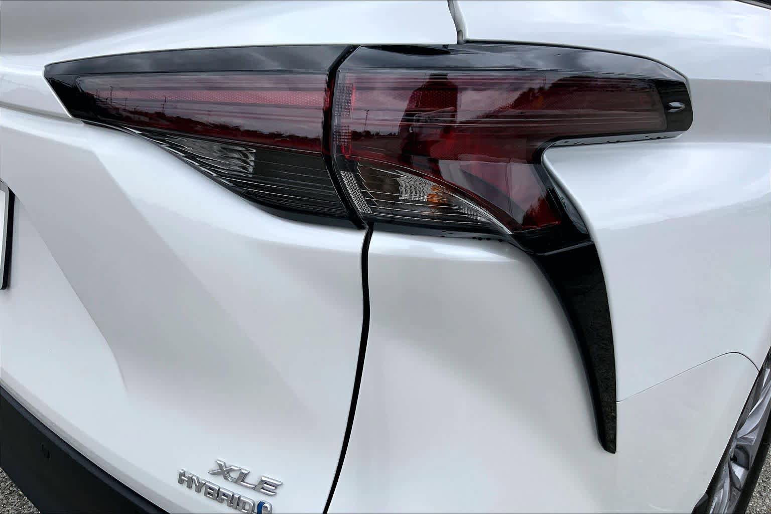 Certified 2024 Toyota Sienna XLE FWD image 30