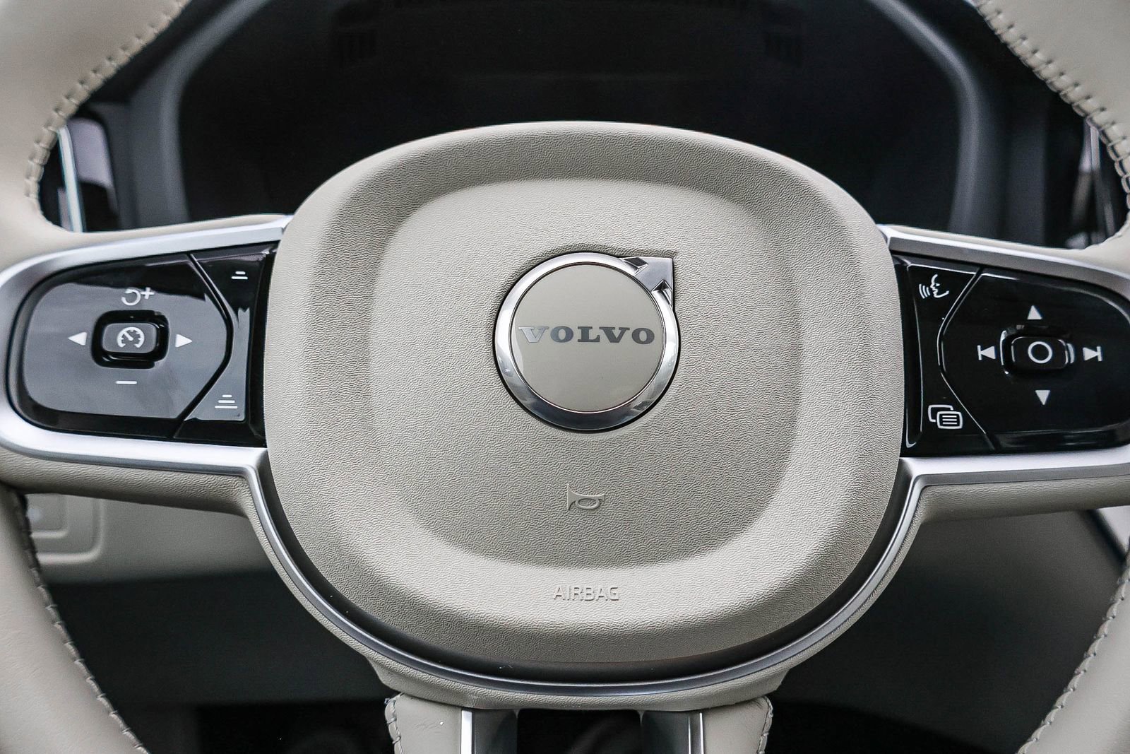 New 2026 Volvo XC60 T8 Ultra w/ Climate Package image 37