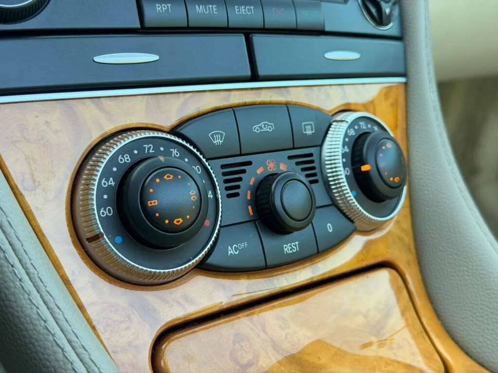 Used 2005 Mercedes-Benz SL 500 image 27