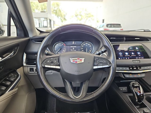 Certified 2022 Cadillac XT4 Premium Luxury w/ Enhanced Visibility Package FWD image 11