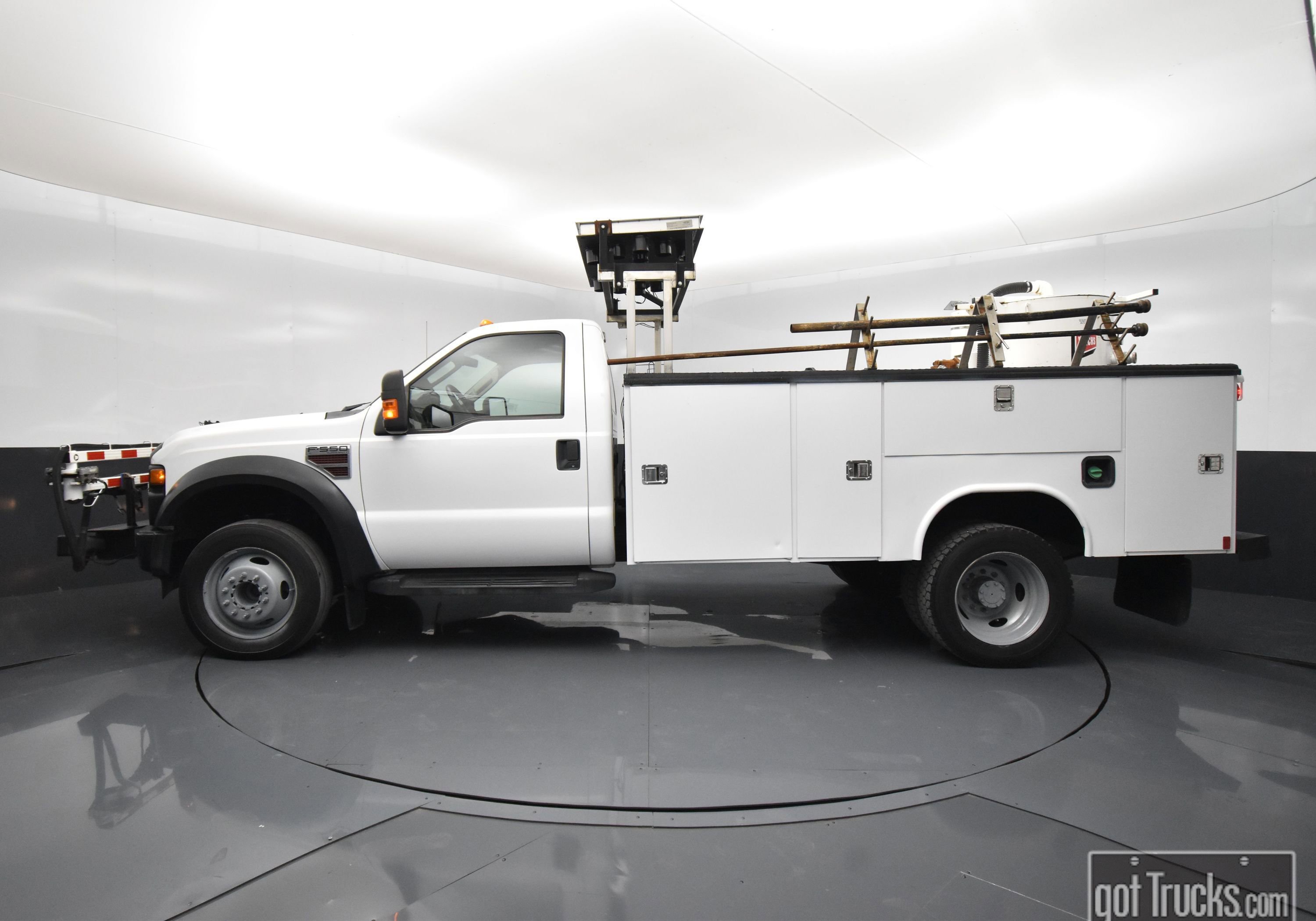Used 2009 Ford F550 2WD Regular Cab Super Duty image 3