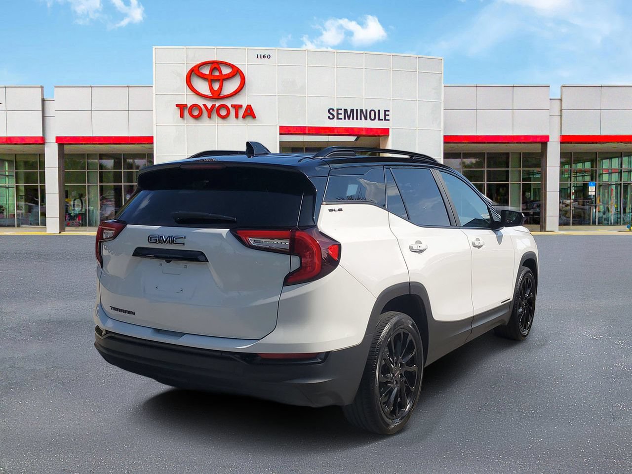 Used 2023 GMC Terrain SLE w/ Driver Convenience Package FWD image 3