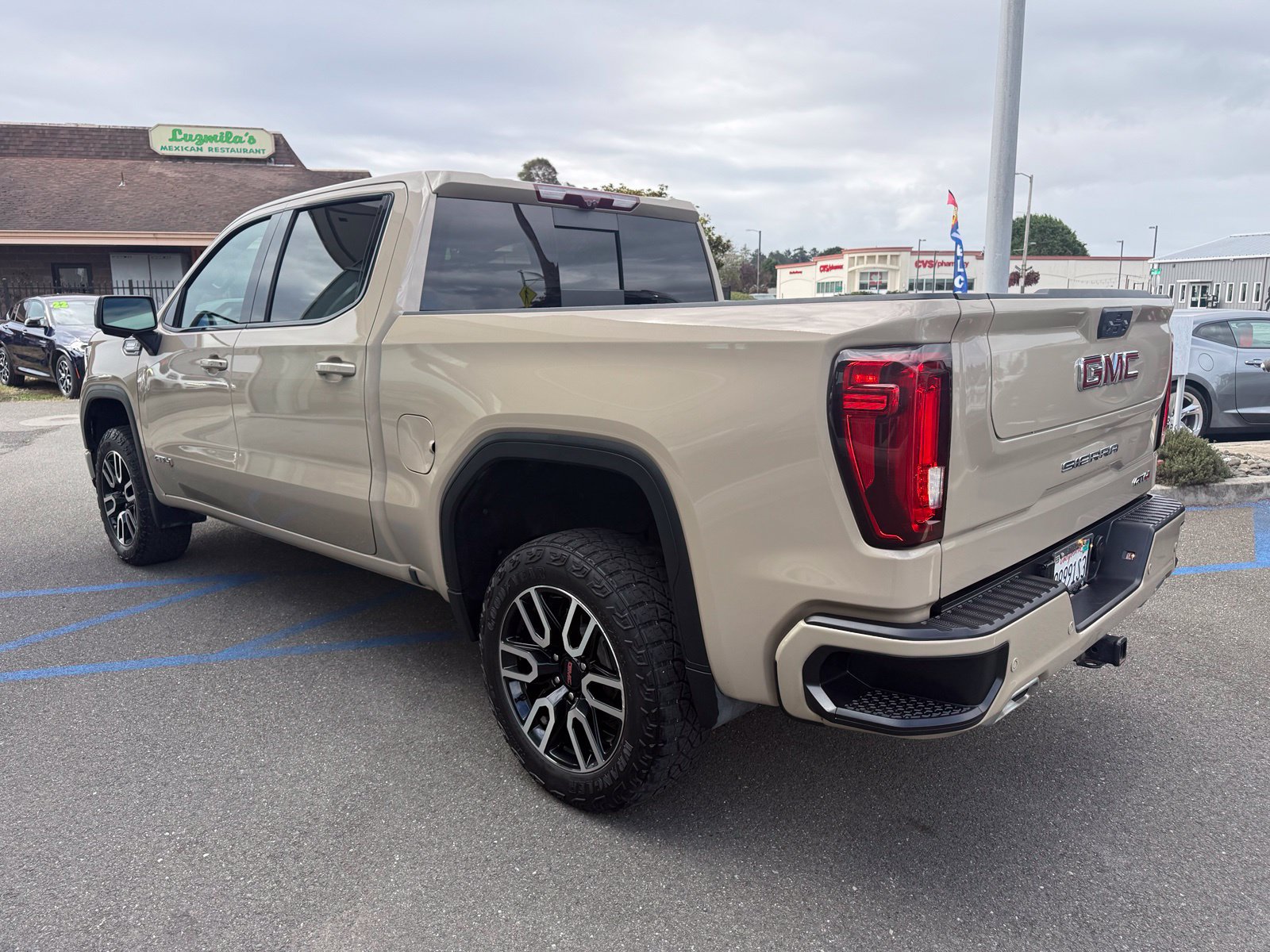 Used 2023 GMC Sierra 1500 AT4 w/ Technology Package AWD/4WD image 6