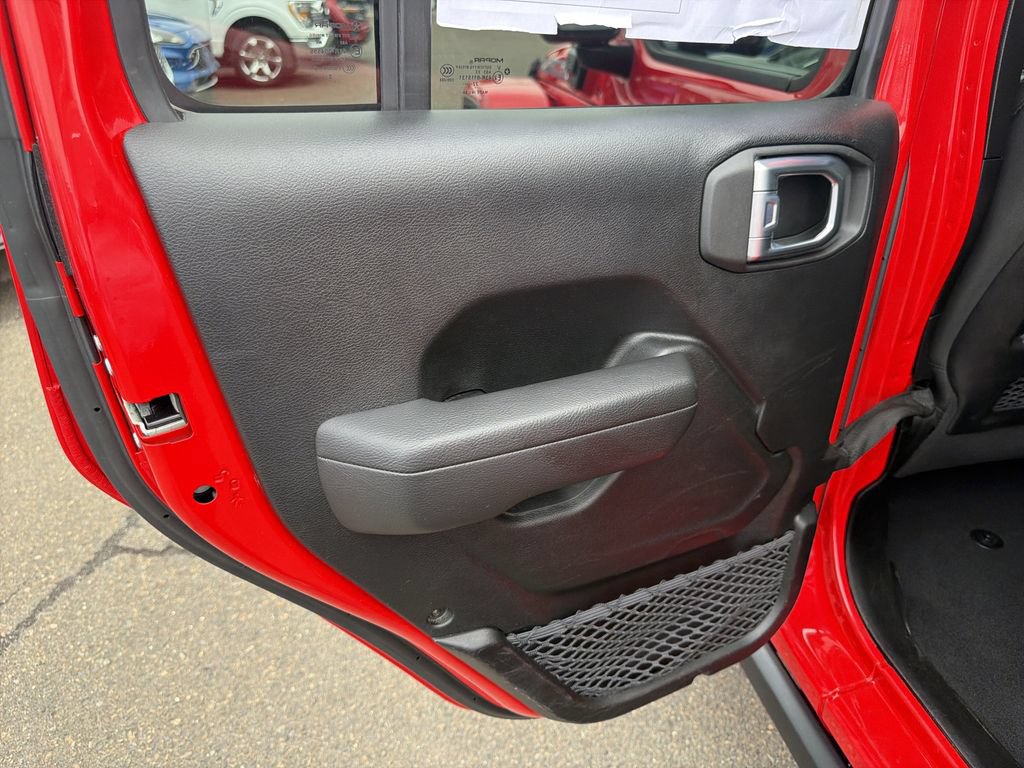 Used 2023 Jeep Wrangler Unlimited Rubicon 4xe w/ Cold Weather Group AWD/4WD image 13