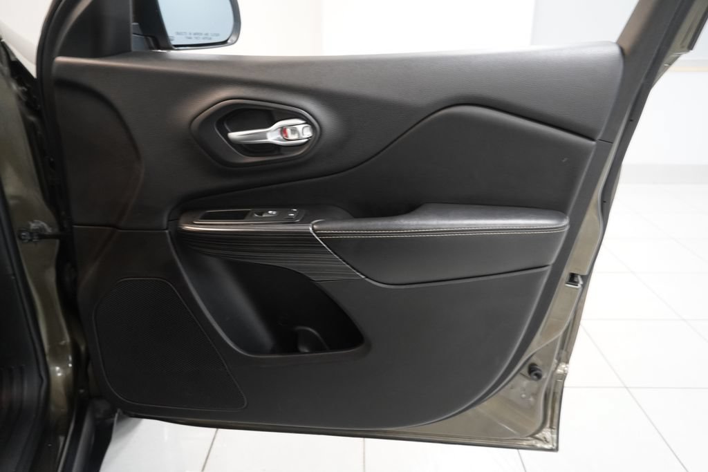 Used 2014 Jeep Cherokee Limited AWD/4WD image 34
