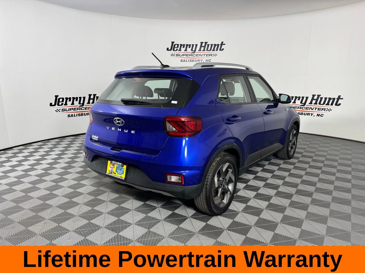 Used 2024 Hyundai Venue Limited image 9