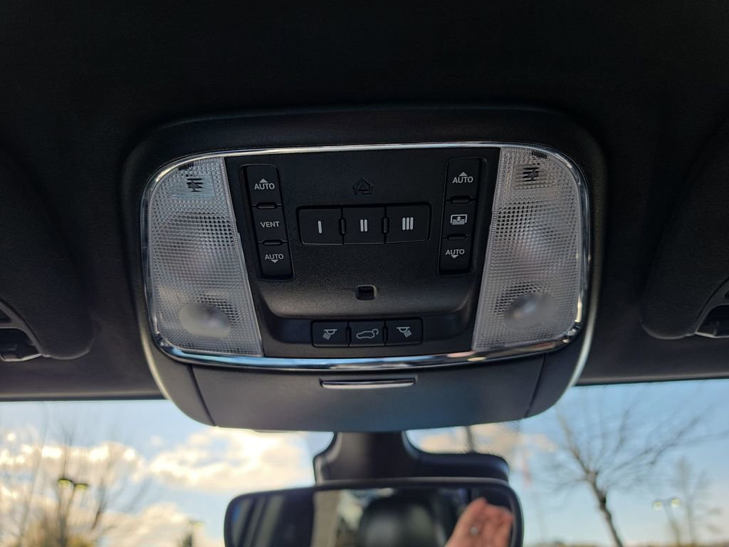 Used 2018 Jeep Grand Cherokee SRT image 22