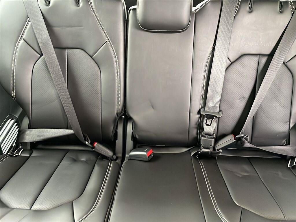 Used 2027 Chrysler Pacifica Select FWD image 6
