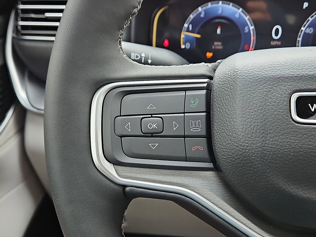 New 2025 Jeep Wagoneer L Series III w/ Premium Group I AWD/4WD image 18