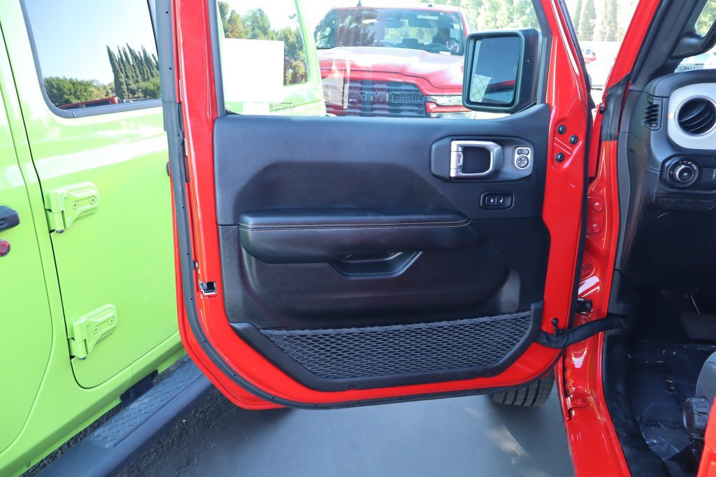 Certified 2026 Jeep Wrangler Unlimited Sahara AWD/4WD image 18