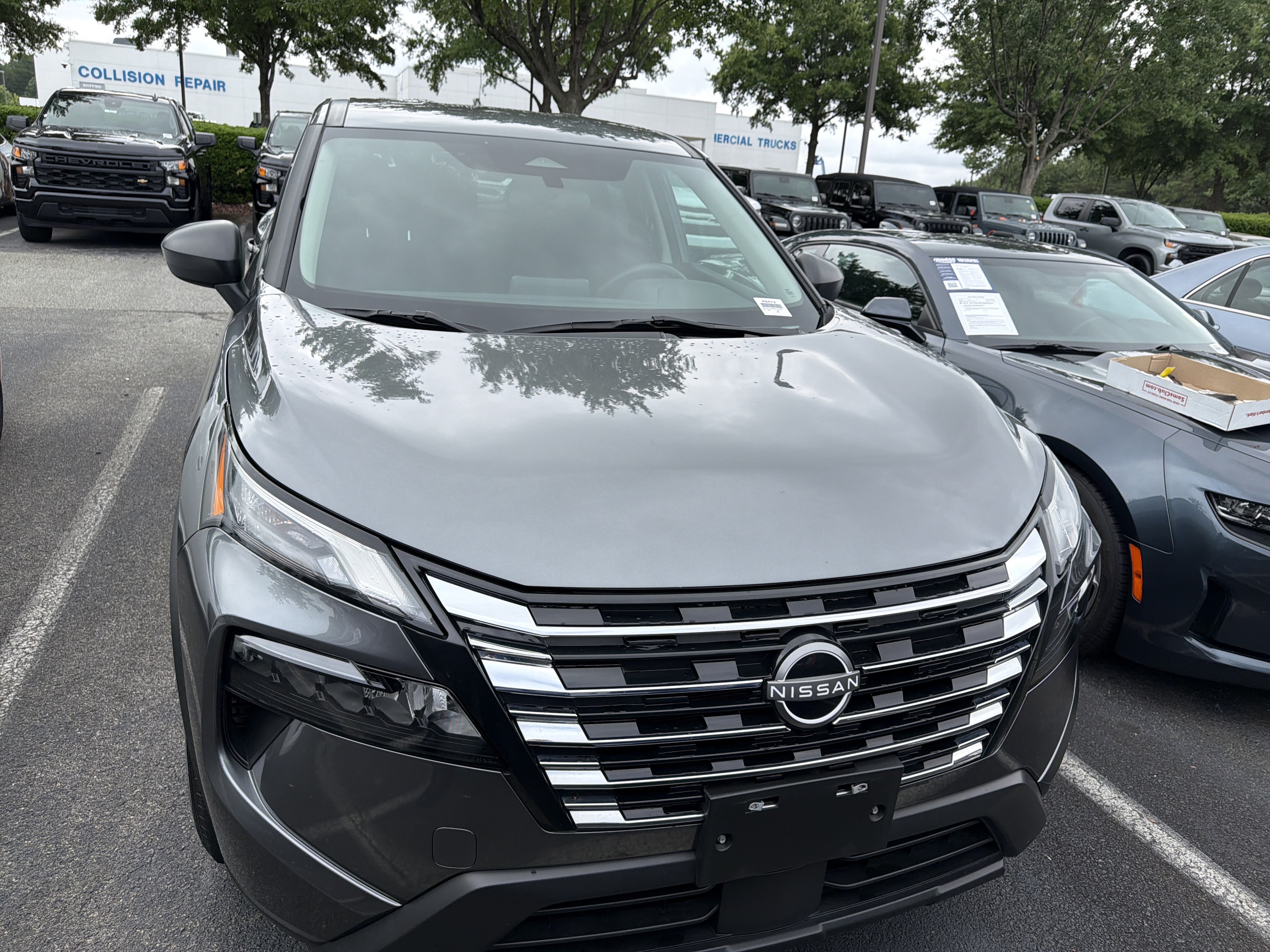 Used 2024 Nissan Rogue S AWD/4WD image 3