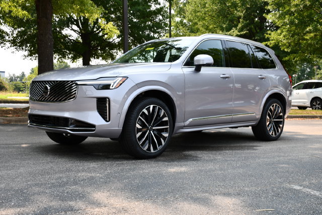 New 2026 Volvo XC90 B6 Plus w/ Protection Package Premier AWD/4WD image 3