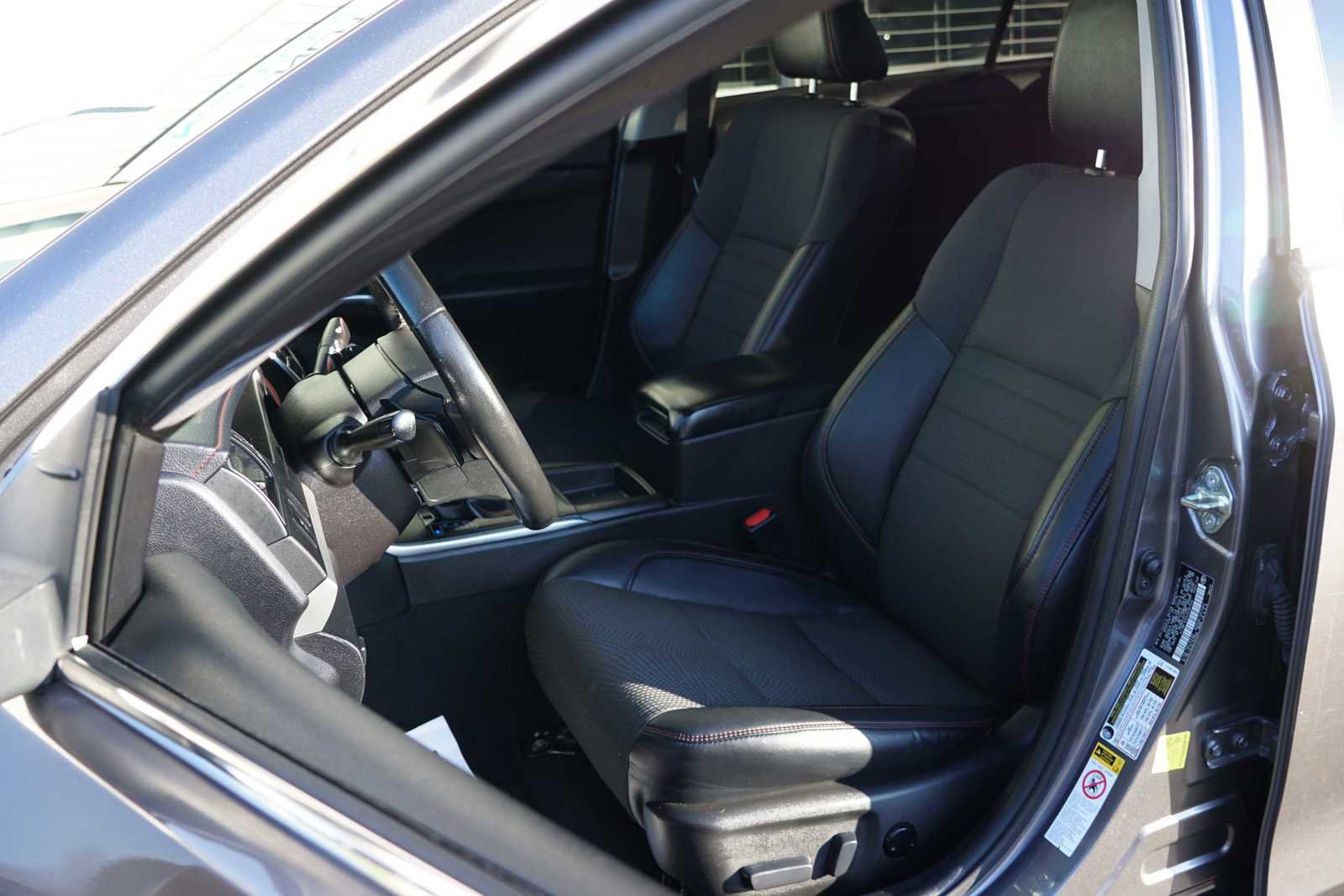 Used 2017 Toyota Camry SE w/ Moonroof Package image 40