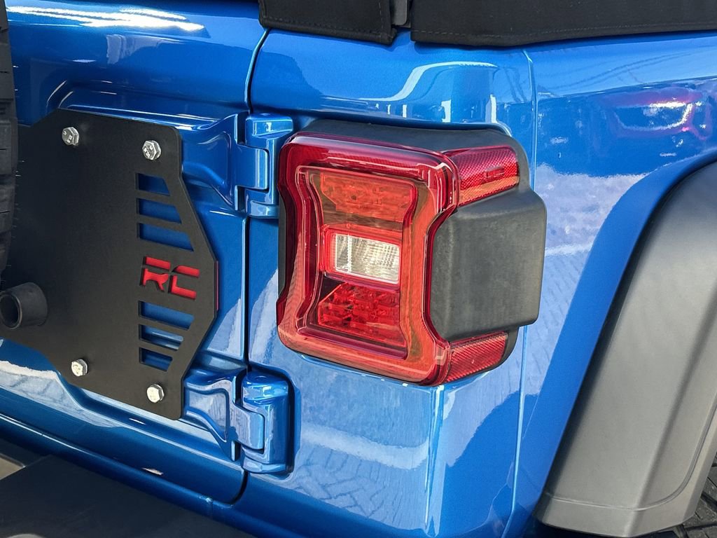 Used 2024 Jeep Wrangler Sport S image 9